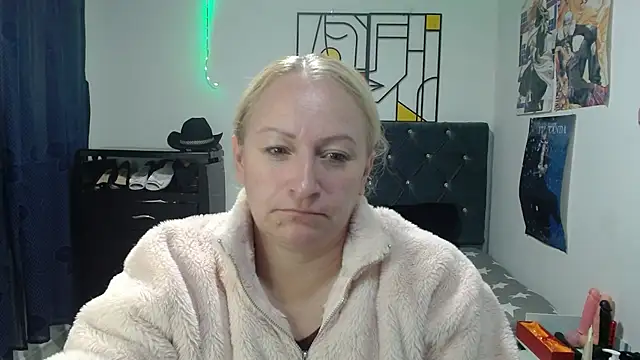 Snapshot of emperabigbootybigass chatting on April 2026 12:22:02 PM emperabigbootybigass online show from April 2026 12:22:02 PM