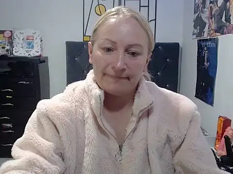 Snapshot of emperabigbootybigass chatting on April 2026 12:18:02 PM emperabigbootybigass online show from April 2026 12:18:02 PM