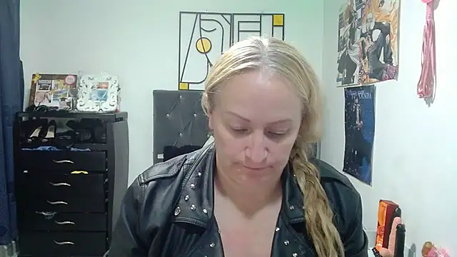 Snapshot of emperabigbootybigass chatting on April 2026 12:21:02 PM emperabigbootybigass online show from April 2026 12:21:02 PM