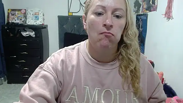 Snapshot of emperabigbootybigass chatting on April 2026 12:31:01 PM emperabigbootybigass online show from April 2026 12:31:01 PM