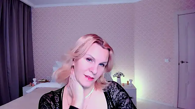 Louisa Bay online show from December 2024 07:40:01 AM