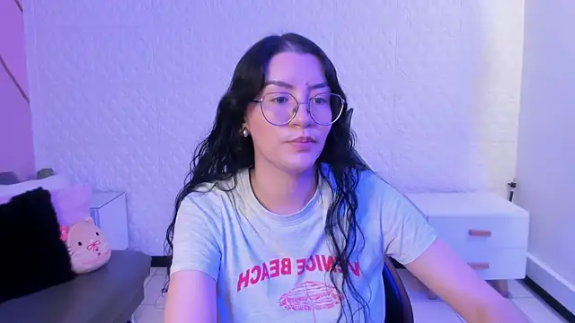 Violetaa diazz online show from July 2026 08:45:02 PM