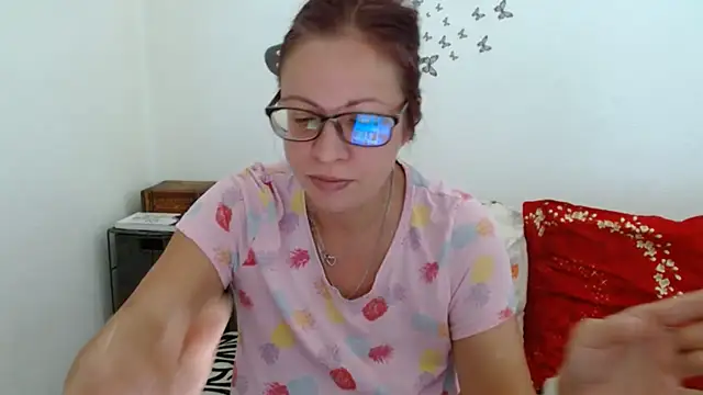 LadyHellene online show from August 2026 05:20:01 AM