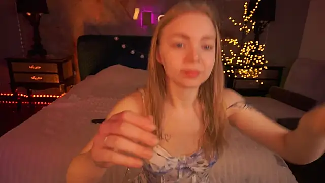 Snapshot of EmilySunshineS chatting on April 2026 06:33:02 AM EmilySunshineS online show from April 2026 06:33:02 AM