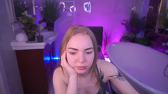 Snapshot of EmilySunshineS chatting on May 2026 06:54:01 AM EmilySunshineS online show from May 2026 06:54:01 AM