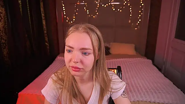 Snapshot of EmilySunshineS chatting on June 2026 04:47:01 AM EmilySunshineS online show from June 2026 04:47:01 AM