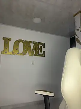 emma  milk  online show from December 2025 11:37:02 AM