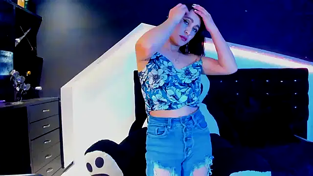 Coral Gibson online show from February 2025 03:17:01 PM