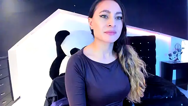 Coral Gibson online show from February 2025 12:17:01 PM