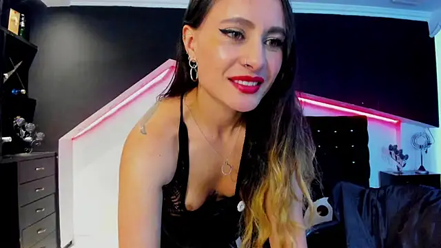 Coral Gibson online show from March 2025 07:20:02 PM