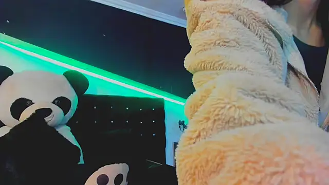 Coral Gibson online show from March 2025 12:17:01 PM