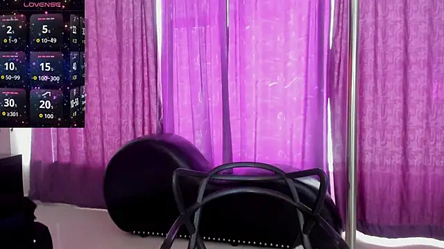 Coral Gibson online show from October 2025 01:19:01 PM