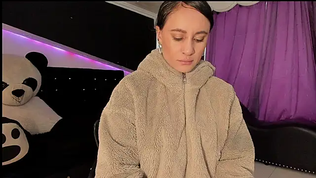 Coral Gibson online show from March 2026 12:45:01 PM