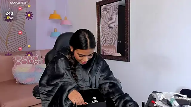 GiaFu online show from February 2025 06:01:01 PM