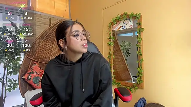 GiaFu online show from February 2025 12:00:02 PM