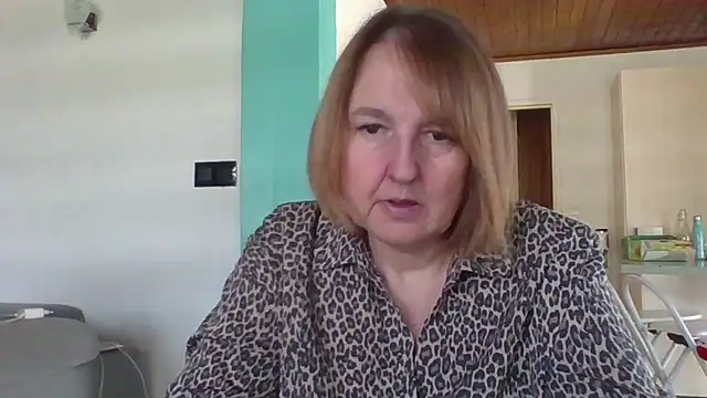 Snapshot of Sandcoq chatting on April 2026 10:33:01 AM Sandcoq online show from April 2026 10:33:01 AM