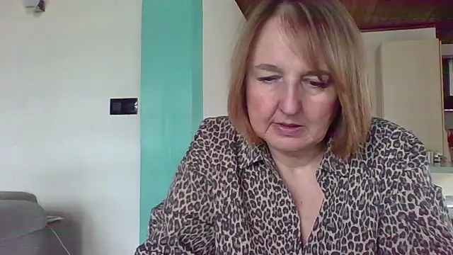 Snapshot of Sandcoq chatting on April 2026 11:55:02 AM Sandcoq online show from April 2026 11:55:02 AM