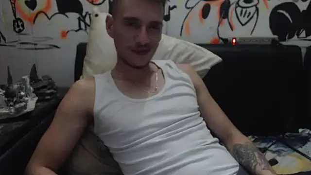 roystonee01 online show from February 2026 11:36:02 PM