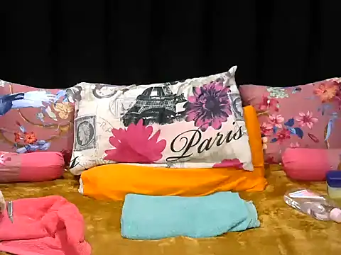 Pearl 00 online show from June 2026 07:03:02 PM