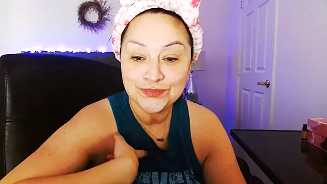 Snapshot of AlyssiaAmoreXO chatting on July 2026 04:22:02 PM AlyssiaAmoreXO online show from July 2026 04:22:02 PM
