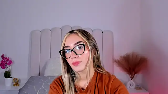 Sarajonnes online show from February 2025 07:59:01 PM