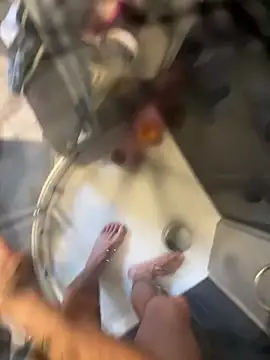 lescro95  online show from April 2026 08:45:01 AM