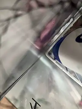 lescro95  online show from April 2026 08:28:02 AM