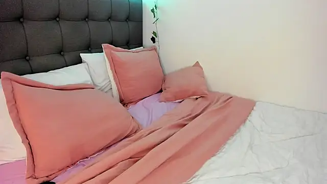 charlotte james0 online show from February 2025 01:35:01 AM