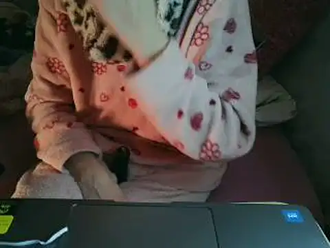 Snapshot of VeneRed chatting on January 2026 07:12:02 AM VeneRed online show from January 2026 07:12:02 AM