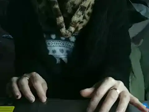 Snapshot of VeneRed chatting on February 2026 10:57:01 AM VeneRed online show from February 2026 10:57:01 AM