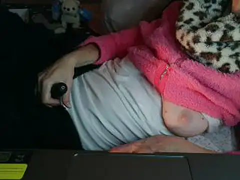 Snapshot of VeneRed chatting on February 2026 11:14:01 PM VeneRed online show from February 2026 11:14:01 PM