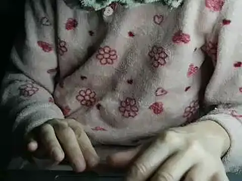 Snapshot of VeneRed chatting on March 2026 07:03:01 AM VeneRed online show from March 2026 07:03:01 AM