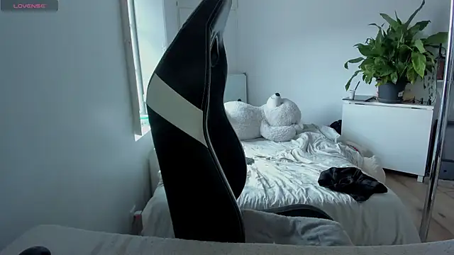 CeriseLapine online show from March 2025 12:20:01 PM