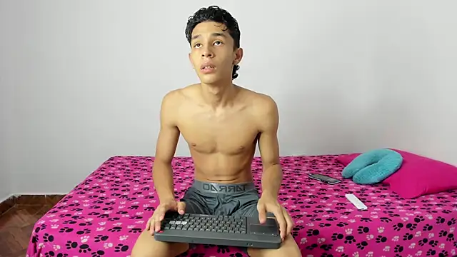 Snapshot of evanscollins chatting on January 2025 12:01:01 AM evanscollins online show from January 2025 12:01:01 AM