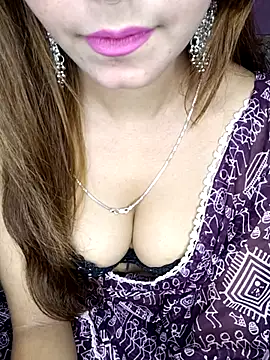 Diamond queeen online show from November 2025 09:04:02 PM