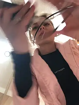 Diamond Bunny  online show from January 2025 04:04:02 PM