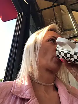 Diamond Bunny  online show from January 2025 01:41:01 PM