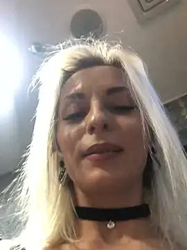 Diamond Bunny  online show from February 2025 12:03:02 PM