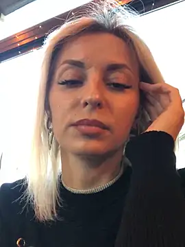 Diamond Bunny  online show from February 2025 03:05:01 PM