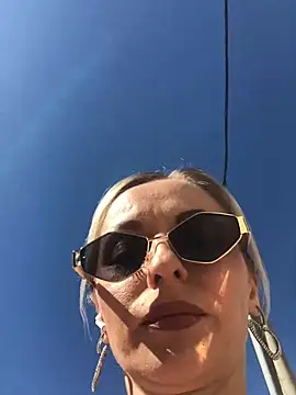 Diamond Bunny  online show from March 2025 11:40:02 AM