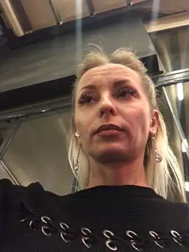 Diamond Bunny  online show from March 2025 04:51:01 PM