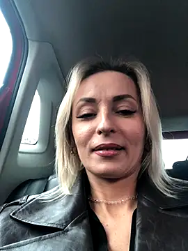 Diamond Bunny  online show from November 2025 11:08:02 AM