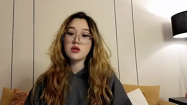 Jennatyan online show from March 2026 12:44:01 PM