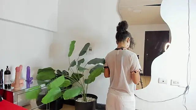 Milanxht online show from February 2025 09:01:02 PM