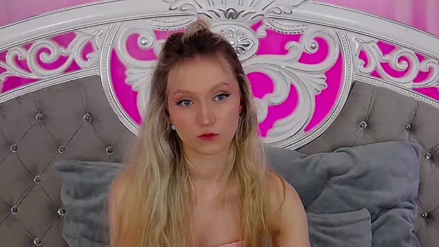 MiaNixan online show from November 2025 05:22:02 AM