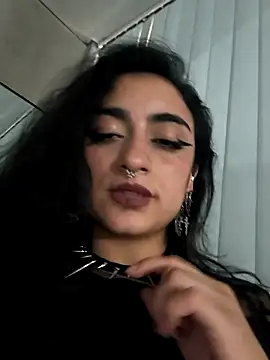 Lila Desiree online show from December 2025 05:28:02 PM