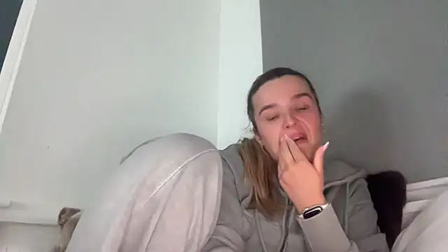 maisiesmithx online show from April 2026 08:43:02 PM