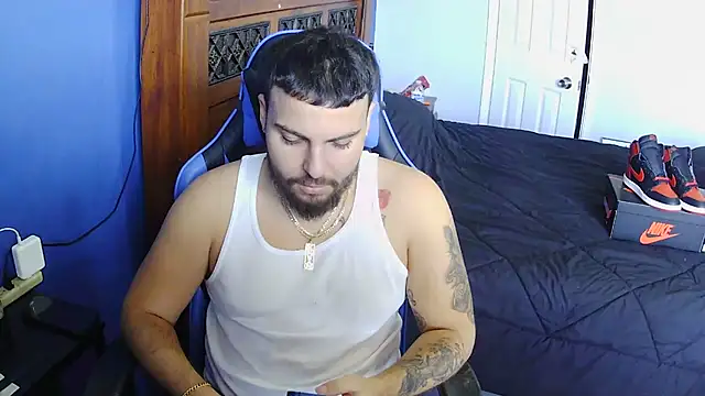 Snapshot of MasterKvn chatting on February 2025 06:40:02 PM MasterKvn online show from February 2025 06:40:02 PM