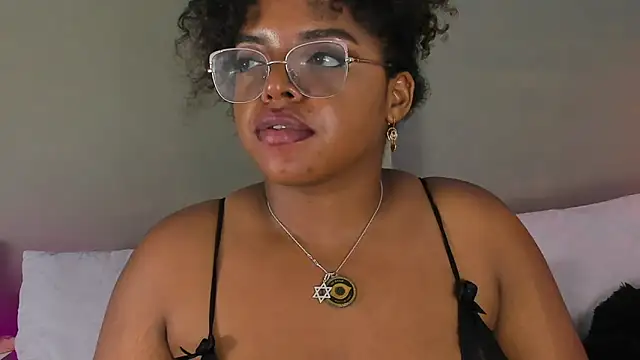 conielaurenth online show from December 2024 12:19:01 AM