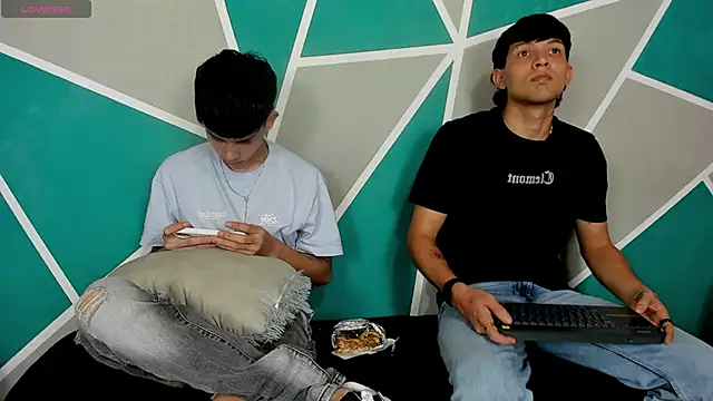 migueyalejo teens online show from September 2025 03:00:02 AM